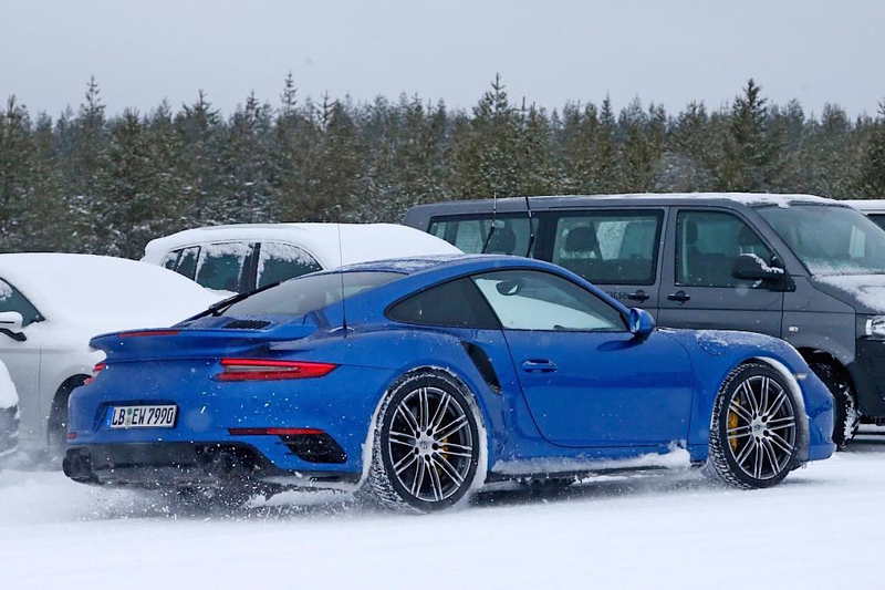 最強911現形上看700匹馬力 新世代《Porsche 911 GT2 RS》測試車雪地展身手 最強911現形上看700匹馬力 新世代《Porsche 911 GT2 RS》測試車雪地展身手