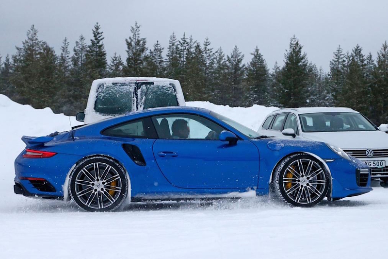 最強911現形上看700匹馬力 新世代《Porsche 911 GT2 RS》測試車雪地展身手 最強911現形上看700匹馬力 新世代《Porsche 911 GT2 RS》測試車雪地展身手