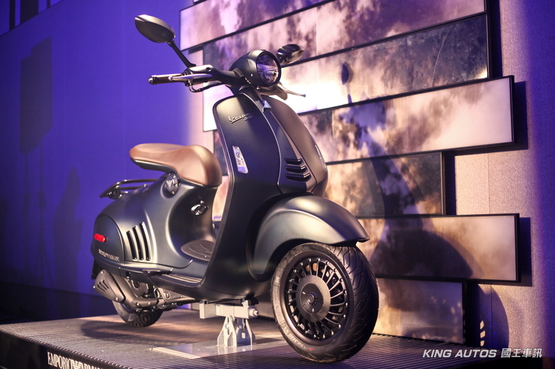 重量級聯名款!《Vespa 946 Emporio Armani》特仕車正式登台 重量級聯名款!《Vespa 946 Emporio Armani》特仕車正式登台