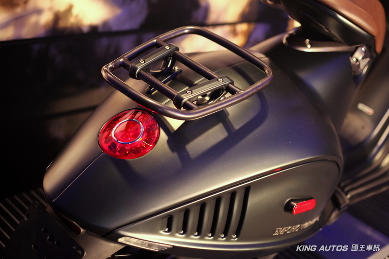 重量級聯名款!《Vespa 946 Emporio Armani》特仕車正式登台 重量級聯名款!《Vespa 946 Emporio Armani》特仕車正式登台