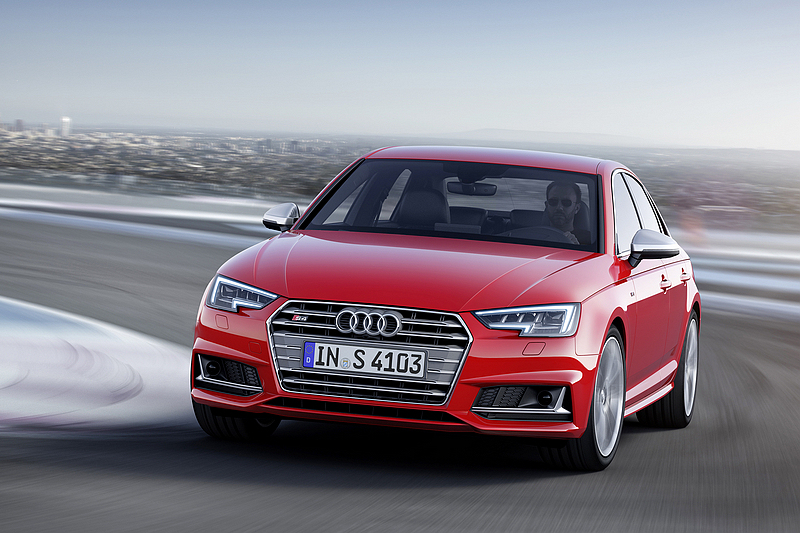 就為宣傳自家《A4》的好 《Audi》在2016紐約車展用Wi-Fi訊號大吃BMW 328i豆腐! 就為宣傳自家《A4》的好 《Audi》在2016紐約車展用Wi-Fi訊號大吃BMW 328i豆腐!