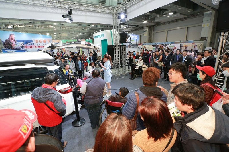 寬敞無壓高頂空間 納智捷《Luxgen V7 Turbo Eco Hyper》亮相健康照護輔具展 寬敞無壓高頂空間 納智捷《Luxgen V7 Turbo Eco Hyper》亮相健康照護輔具展