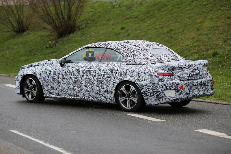 預估2017年問世 大改款《Mercedes-Benz E-Class Cabriolet》偽裝車現蹤 預估2017年問世 大改款《Mercedes-Benz E-Class Cabriolet》偽裝車現蹤