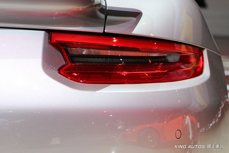 排氣量縮減動力不減 小改《Porsche 911》538萬元登臺開賣 排氣量縮減動力不減 小改《Porsche 911》538萬元登臺開賣