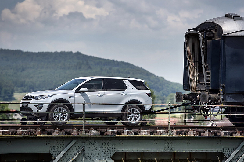 不只帥氣、本質更強 《Land Rover Discovery Sport TD4》成功拖行百噸重列車 不只帥氣、本質更強 《Land Rover Discovery Sport TD4》成功拖行百噸重列車