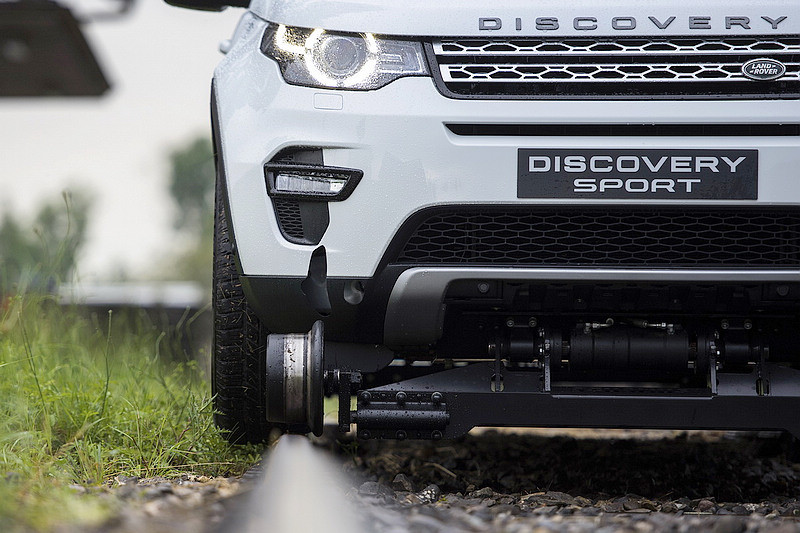 不只帥氣、本質更強 《Land Rover Discovery Sport TD4》成功拖行百噸重列車 不只帥氣、本質更強 《Land Rover Discovery Sport TD4》成功拖行百噸重列車