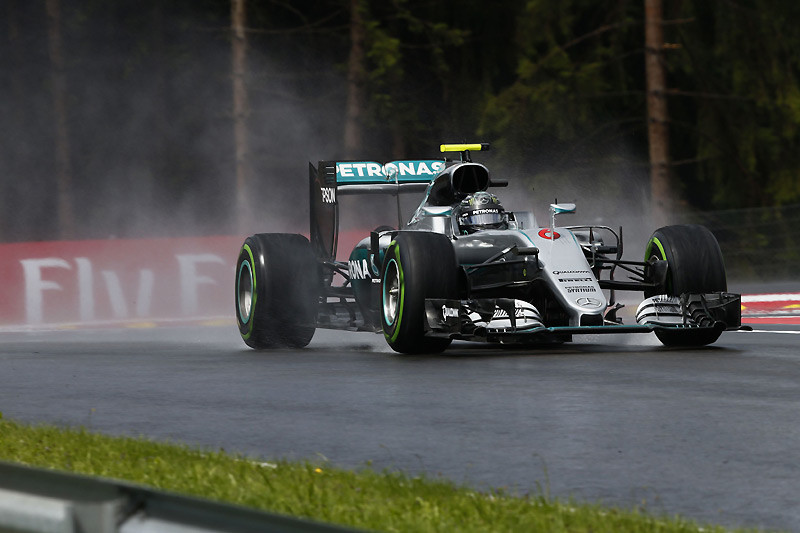 最後絕殺 Lewis Hamilton為《Mercedes AMG Petronas F1 Team》搶下奧地利分站冠軍 最後絕殺 Lewis Hamilton為《Mercedes AMG Petronas F1 Team》搶下奧地利分站冠軍