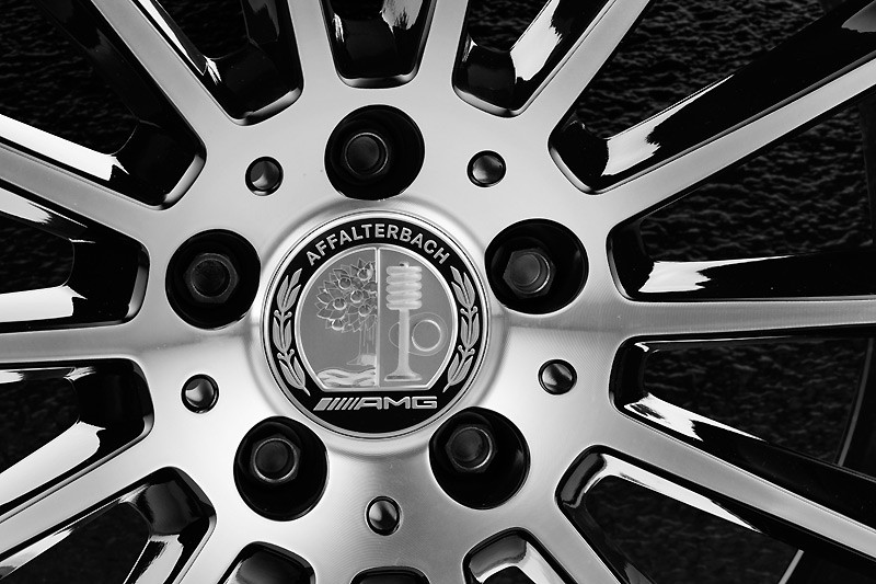 動感升級 賓士《Mercedes-Benz》推出《CLA》車系專屬AMG空力套件組 動感升級 賓士《Mercedes-Benz》推出《CLA》車系專屬AMG空力套件組