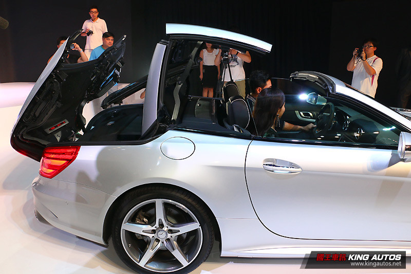 共三款動力車型同步登台 賓士《Mercedes-Benz SL & SLC》雙敞篷車系發表 共三款動力車型同步登台 賓士《Mercedes-Benz SL & SLC》雙敞篷車系發表