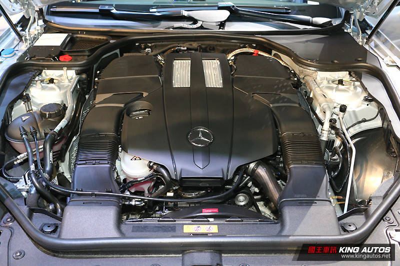 共三款動力車型同步登台 賓士《Mercedes-Benz SL & SLC》雙敞篷車系發表 共三款動力車型同步登台 賓士《Mercedes-Benz SL & SLC》雙敞篷車系發表