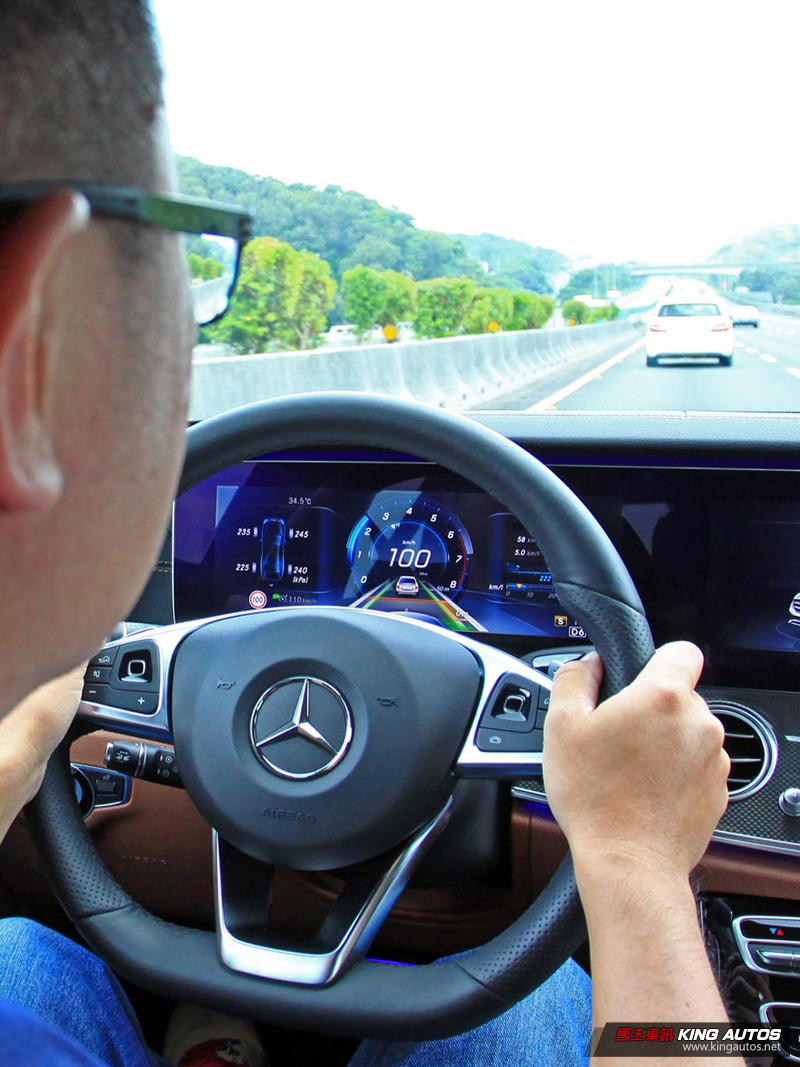 AI更顯人性化 ─ 全新賓士《Mercedes-Benz E-Class》試駕體驗 AI更顯人性化 ─ 全新賓士《Mercedes-Benz E-Class》試駕體驗