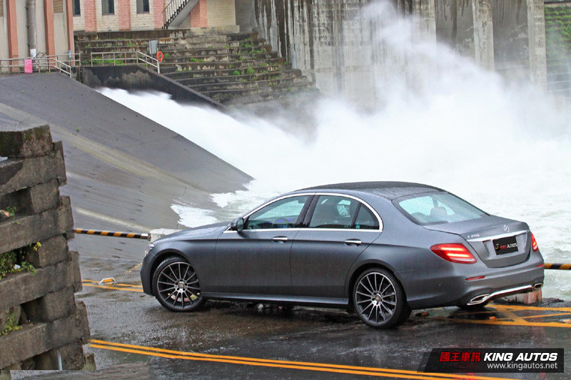AI更顯人性化 ─ 全新賓士《Mercedes-Benz E-Class》試駕體驗 AI更顯人性化 ─ 全新賓士《Mercedes-Benz E-Class》試駕體驗