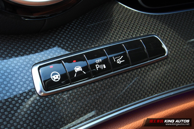 AI更顯人性化 ─ 全新賓士《Mercedes-Benz E-Class》試駕體驗 AI更顯人性化 ─ 全新賓士《Mercedes-Benz E-Class》試駕體驗
