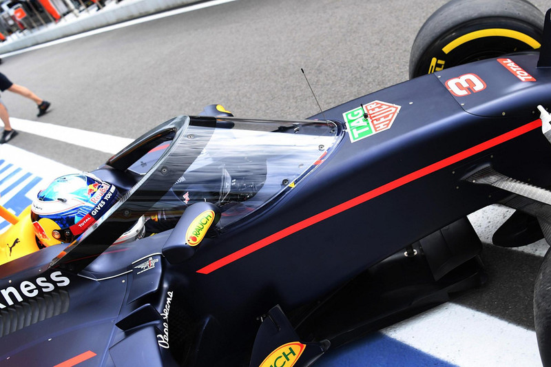 夾腳拖先別來 《F1》策略小組暫緩座艙保護裝置導入計畫 夾腳拖先別來 《F1》策略小組暫緩座艙保護裝置導入計畫