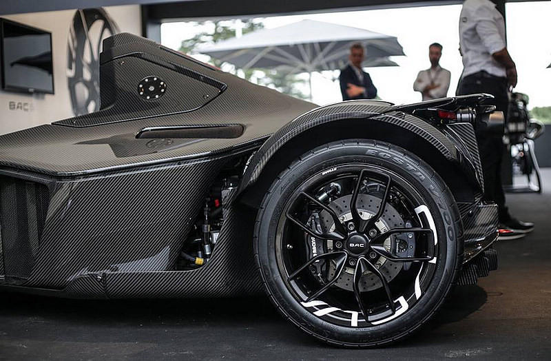 比碳纖維更輕更強 《BAC Mono》導入「石墨烯」材質打造車身鈑件 比碳纖維更輕更強 《BAC Mono》導入「石墨烯」材質打造車身鈑件