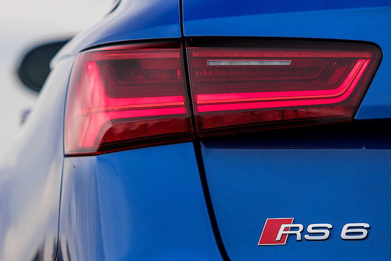 原廠就配蠍子管 《Audi》將Akrapovic鈦合金排氣系統列入《RS 6 Avant》選配 原廠就配蠍子管 《Audi》將Akrapovic鈦合金排氣系統列入《RS 6 Avant》選配