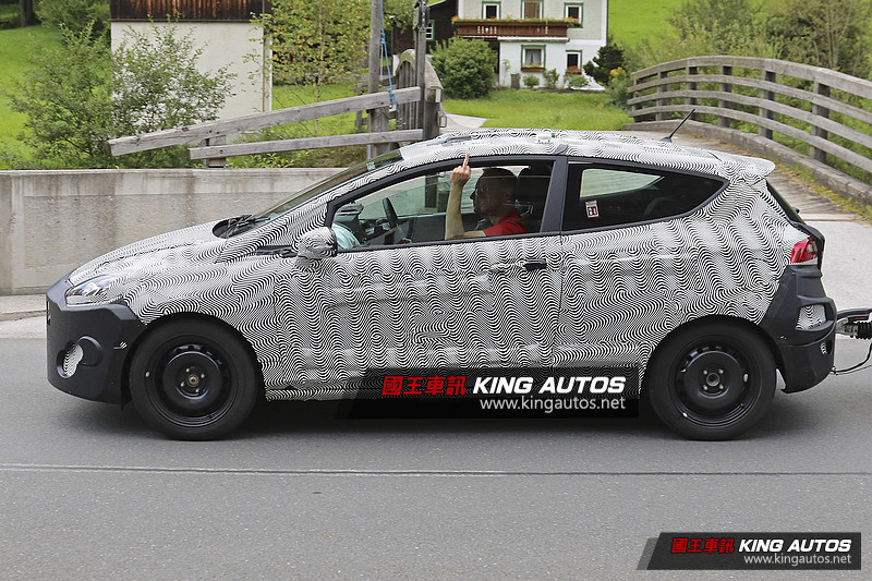 第七代福特《Ford Fiesta》陣容逐步完整 三門版間諜照首度現身 第七代福特《Ford Fiesta》陣容逐步完整 三門版間諜照首度現身