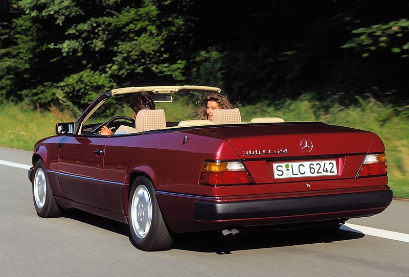 《Mercedes-Benz E-Class Cabriolet》慶祝25周年 新一代車型預告2017亮相 《Mercedes-Benz E-Class Cabriolet》慶祝25周年 新一代車型預告2017亮相