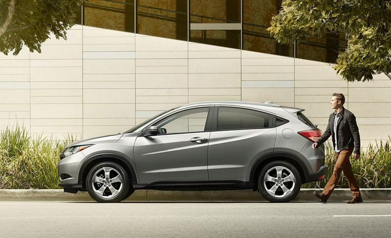 2017年式《Honda HR-V》北美售價公佈 新增月光銀新車色、配備微幅調整 2017年式《Honda HR-V》北美售價公佈 新增月光銀新車色、配備微幅調整