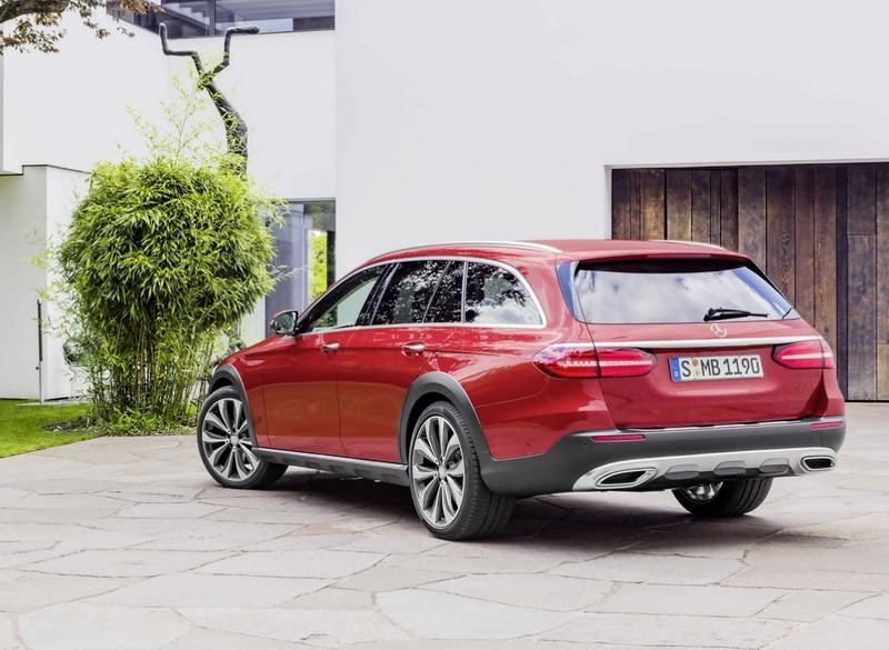 賓士再添跨界新軍 《Mercedes-Benz E-Class All-Terrain》跨界旅行車搶先亮相 賓士再添跨界新軍 《Mercedes-Benz E-Class All-Terrain》跨界旅行車搶先亮相