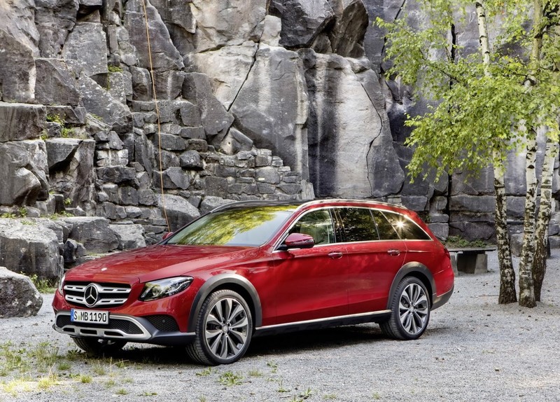 賓士再添跨界新軍 《Mercedes-Benz E-Class All-Terrain》跨界旅行車搶先亮相 賓士再添跨界新軍 《Mercedes-Benz E-Class All-Terrain》跨界旅行車搶先亮相