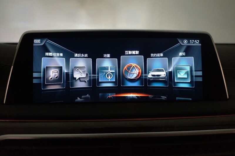 升級iDrive 5.0介面、智能遠端遙控功能 《BMW》公佈2017年式車型售價與新增配備 升級iDrive 5.0介面、智能遠端遙控功能 《BMW》公佈2017年式車型售價與新增配備