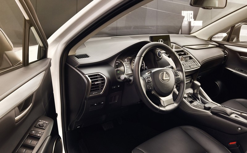 黑色調套件強化動感 《Lexus NX》運動特仕版巴黎車展登場 黑色調套件強化動感 《Lexus NX》運動特仕版巴黎車展登場