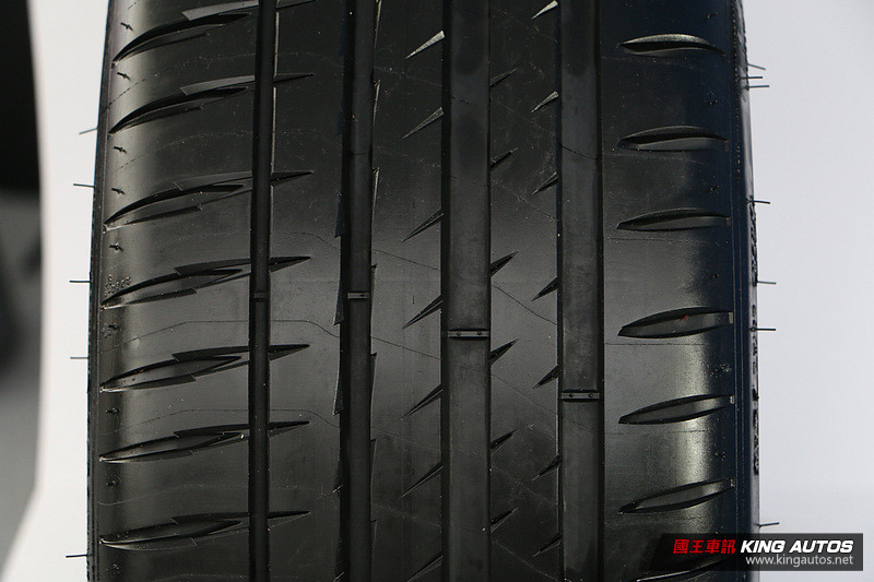 全面進化更享極致駕馭樂趣 米其林《Michelin》新世代高性能胎款《Pilot Sport 4》在臺發表 全面進化更享極致駕馭樂趣 米其林《Michelin》新世代高性能胎款《Pilot Sport 4》在臺發表