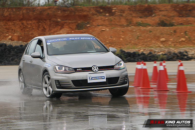 濕地性能更強化 駕馭樂趣再提升─米其林性能胎款《Michelin Pilot Sport 4》體驗 濕地性能更強化 駕馭樂趣再提升─米其林性能胎款《Michelin Pilot Sport 4》體驗