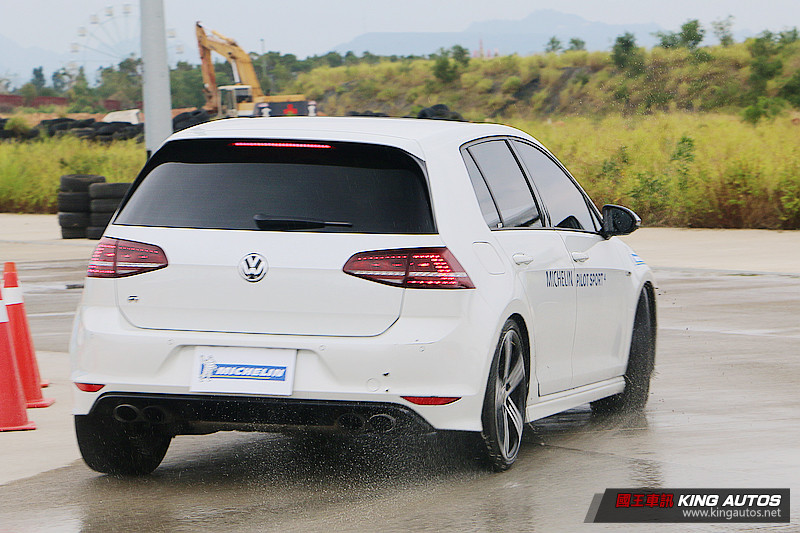濕地性能更強化 駕馭樂趣再提升─米其林性能胎款《Michelin Pilot Sport 4》體驗 濕地性能更強化 駕馭樂趣再提升─米其林性能胎款《Michelin Pilot Sport 4》體驗