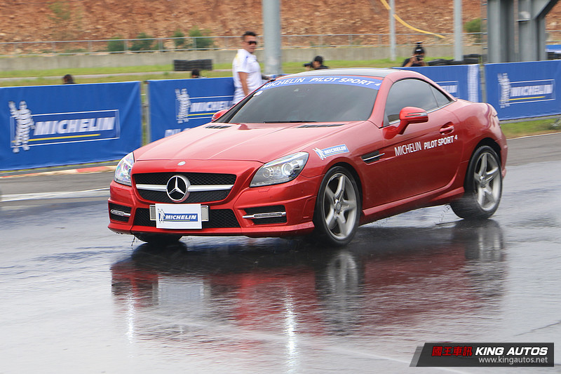 濕地性能更強化 駕馭樂趣再提升─米其林性能胎款《Michelin Pilot Sport 4》體驗 濕地性能更強化 駕馭樂趣再提升─米其林性能胎款《Michelin Pilot Sport 4》體驗