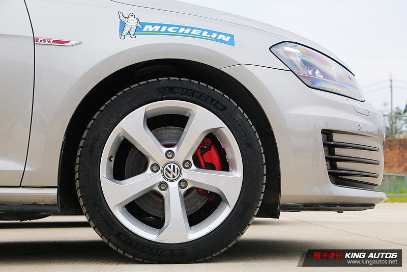 濕地性能更強化 駕馭樂趣再提升─米其林性能胎款《Michelin Pilot Sport 4》體驗 濕地性能更強化 駕馭樂趣再提升─米其林性能胎款《Michelin Pilot Sport 4》體驗