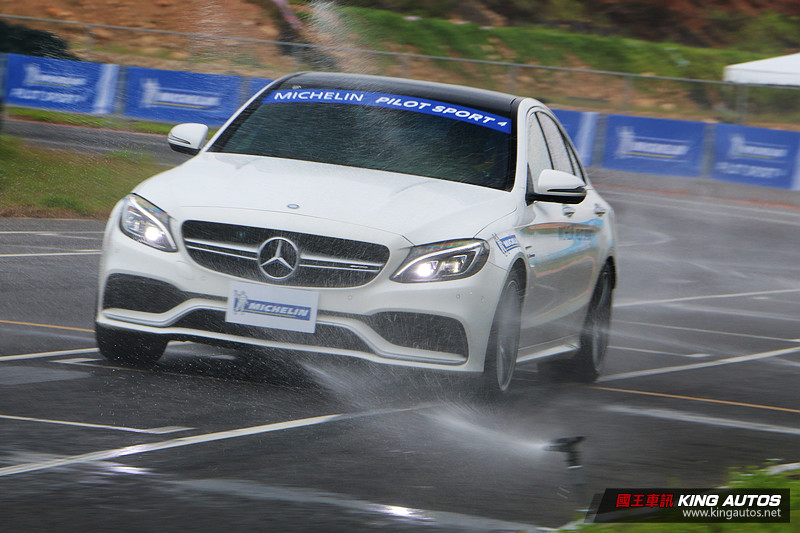 濕地性能更強化 駕馭樂趣再提升─米其林性能胎款《Michelin Pilot Sport 4》體驗 濕地性能更強化 駕馭樂趣再提升─米其林性能胎款《Michelin Pilot Sport 4》體驗