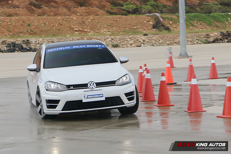 濕地性能更強化 駕馭樂趣再提升─米其林性能胎款《Michelin Pilot Sport 4》體驗 濕地性能更強化 駕馭樂趣再提升─米其林性能胎款《Michelin Pilot Sport 4》體驗