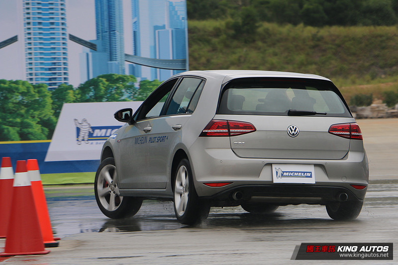 濕地性能更強化 駕馭樂趣再提升─米其林性能胎款《Michelin Pilot Sport 4》體驗 濕地性能更強化 駕馭樂趣再提升─米其林性能胎款《Michelin Pilot Sport 4》體驗