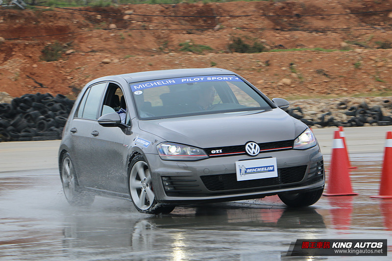濕地性能更強化 駕馭樂趣再提升─米其林性能胎款《Michelin Pilot Sport 4》體驗 濕地性能更強化 駕馭樂趣再提升─米其林性能胎款《Michelin Pilot Sport 4》體驗