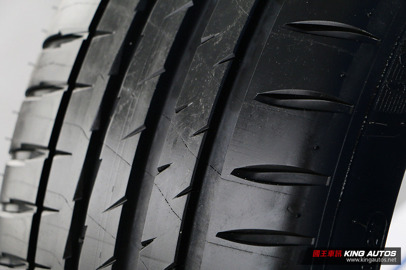 濕地性能更強化 駕馭樂趣再提升─米其林性能胎款《Michelin Pilot Sport 4》體驗 濕地性能更強化 駕馭樂趣再提升─米其林性能胎款《Michelin Pilot Sport 4》體驗