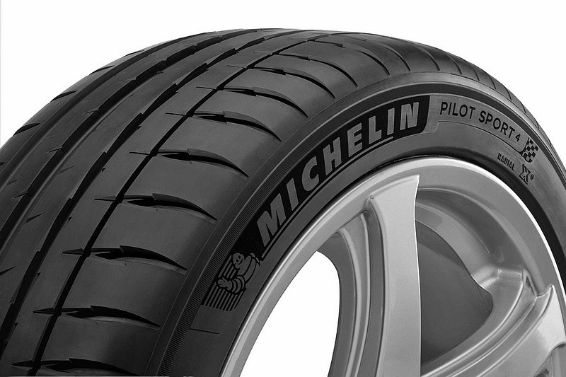 濕地性能更強化 駕馭樂趣再提升─米其林性能胎款《Michelin Pilot Sport 4》體驗 濕地性能更強化 駕馭樂趣再提升─米其林性能胎款《Michelin Pilot Sport 4》體驗