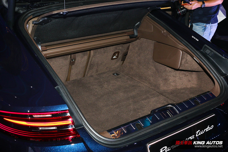全車系預計明年第一季在臺發表 《Porsche Panamera Turbo》率先登臺曝光 全車系預計明年第一季在臺發表 《Porsche Panamera Turbo》率先登臺曝光