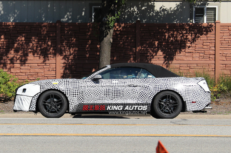 動力性能更加精進 小改款《Ford Mustang》敞篷車款間諜照先曝光 動力性能更加精進 小改款《Ford Mustang》敞篷車款間諜照先曝光