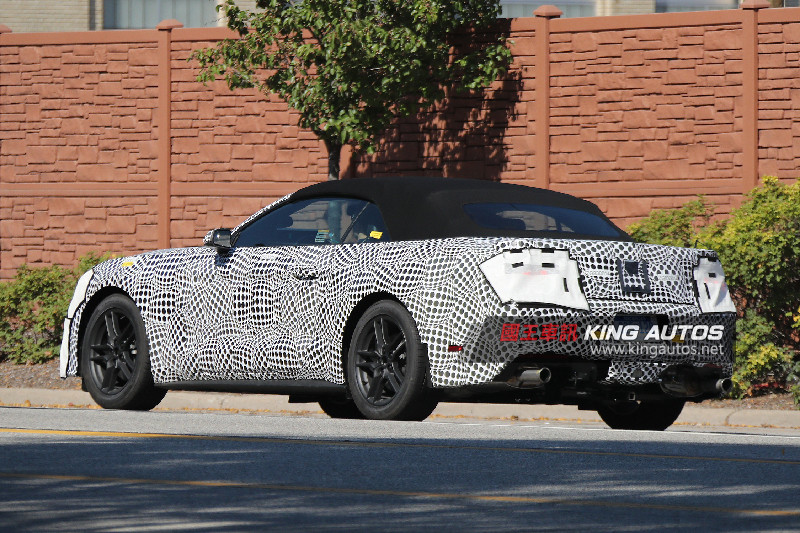 動力性能更加精進 小改款《Ford Mustang》敞篷車款間諜照先曝光 動力性能更加精進 小改款《Ford Mustang》敞篷車款間諜照先曝光