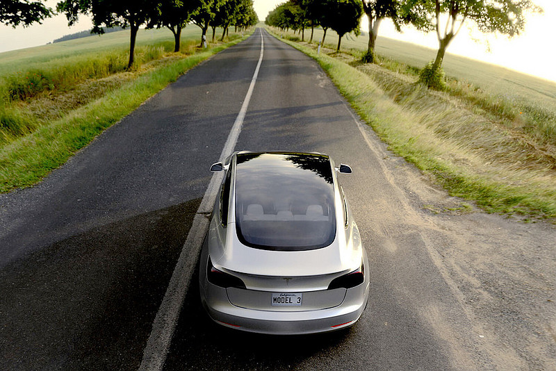 Elon Musk推特再爆料 預告《Tesla》將於10/17發表「意想不到」的最新作品 Elon Musk推特再爆料 預告《Tesla》將於10/17發表「意想不到」的最新作品