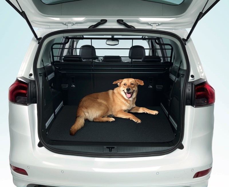寵物專屬套件《Opel Zafira Tourer》讓毛小孩一同快樂出遊 寵物專屬套件《Opel Zafira Tourer》讓毛小孩一同快樂出遊