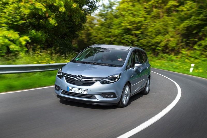 寵物專屬套件《Opel Zafira Tourer》讓毛小孩一同快樂出遊 寵物專屬套件《Opel Zafira Tourer》讓毛小孩一同快樂出遊