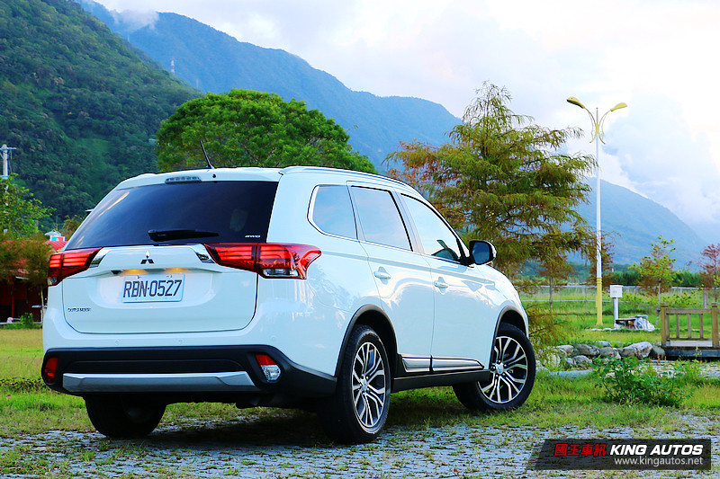 不只更加帥氣 動感更加進化─《Mitsubishi Outlander》旗艦型七人座試駕 不只更加帥氣 動感更加進化─《Mitsubishi Outlander》旗艦型七人座試駕
