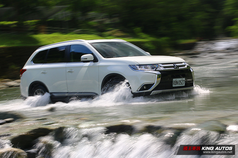 不只更加帥氣 動感更加進化─《Mitsubishi Outlander》旗艦型七人座試駕 不只更加帥氣 動感更加進化─《Mitsubishi Outlander》旗艦型七人座試駕