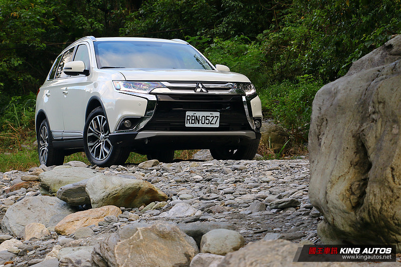 不只更加帥氣 動感更加進化─《Mitsubishi Outlander》旗艦型七人座試駕 不只更加帥氣 動感更加進化─《Mitsubishi Outlander》旗艦型七人座試駕