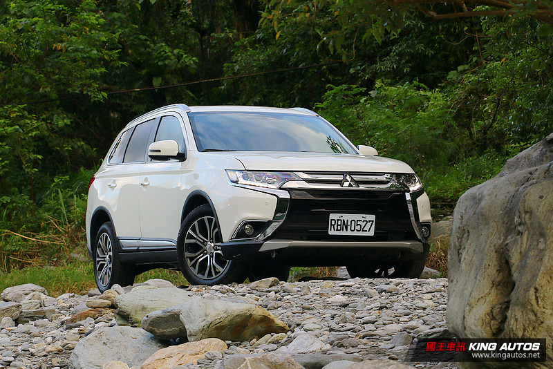 不只更加帥氣 動感更加進化─《Mitsubishi Outlander》旗艦型七人座試駕 不只更加帥氣 動感更加進化─《Mitsubishi Outlander》旗艦型七人座試駕