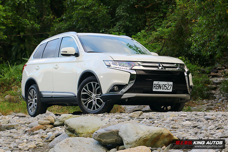 不只更加帥氣 動感更加進化─《Mitsubishi Outlander》旗艦型七人座試駕 不只更加帥氣 動感更加進化─《Mitsubishi Outlander》旗艦型七人座試駕