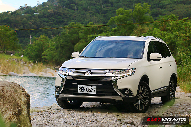 不只更加帥氣 動感更加進化─《Mitsubishi Outlander》旗艦型七人座試駕 不只更加帥氣 動感更加進化─《Mitsubishi Outlander》旗艦型七人座試駕
